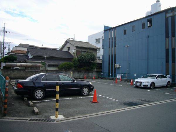 平尾竹材店モータープール